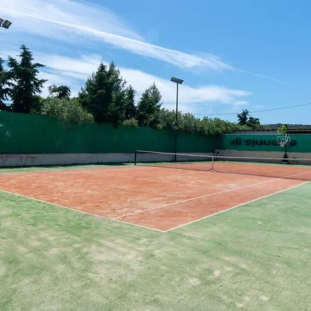 Eternity Pool & Tennis Court * Hermione