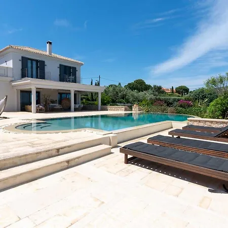 Eternity Pool & Tennis Court Holiday home *